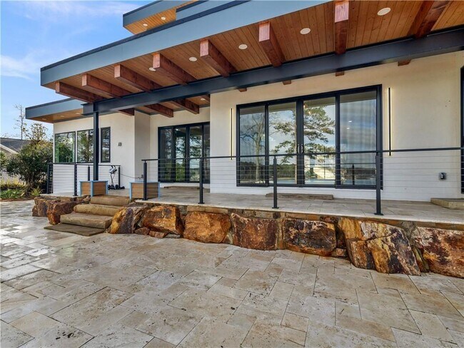 Building Photo - 3258 S Bay Dr