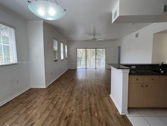 Building Photo - 2406 Centergate Dr