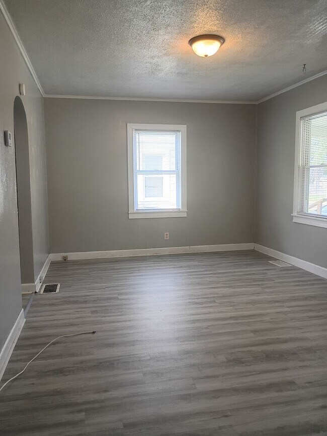 Building Photo - 2815-2815 1/2 S Pershing Dr