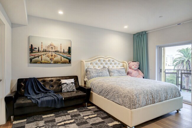 Building Photo - 2939 Leeward Ave