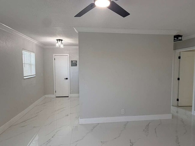 Building Photo - Modern 2-Bedroom | New Kitchen, Bath & Til...