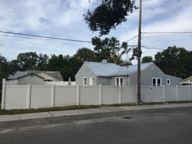Building Photo - 1805 21st Ave