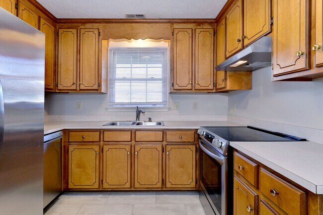 Building Photo - 910 Charlotte Dr