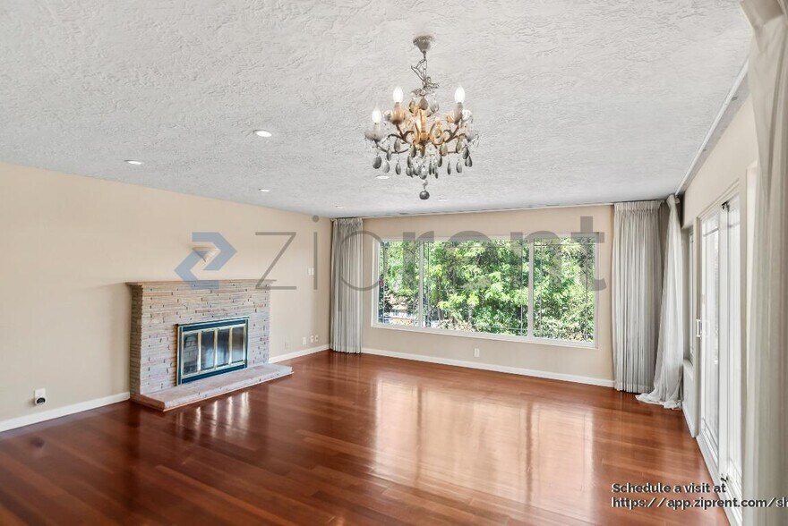 Building Photo - 10609 Creston Dr
