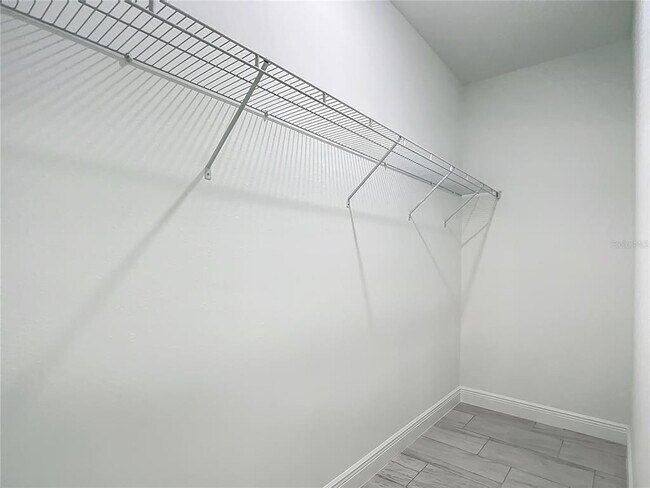 Building Photo - 5736 N Claremont Dr