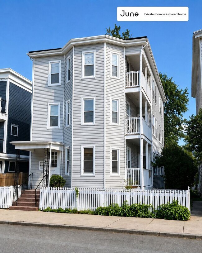 Building Photo - 106 Beacon St