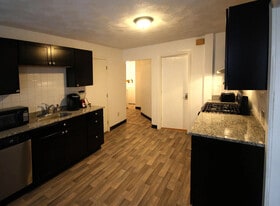 Building Photo - 105 Leyden St