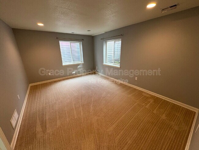 Building Photo - 222 Saxony Rd