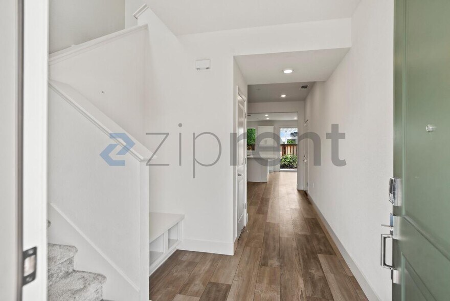 Building Photo - 1765 Jade Pl