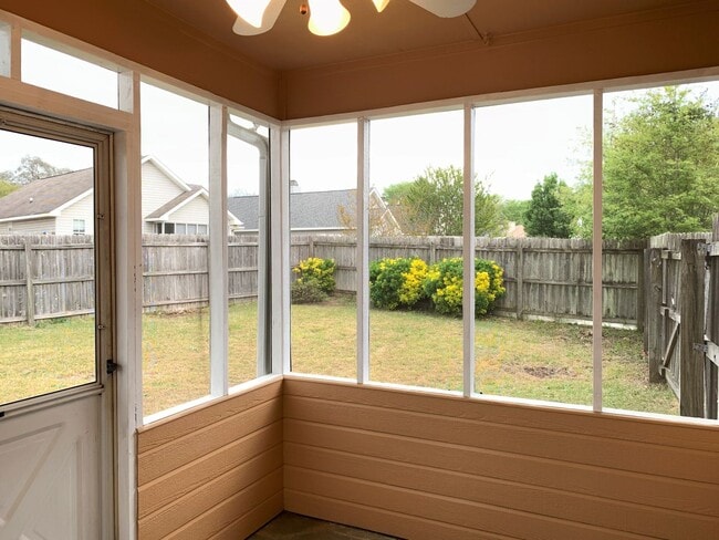 Building Photo - Nice Condo close to RAFB