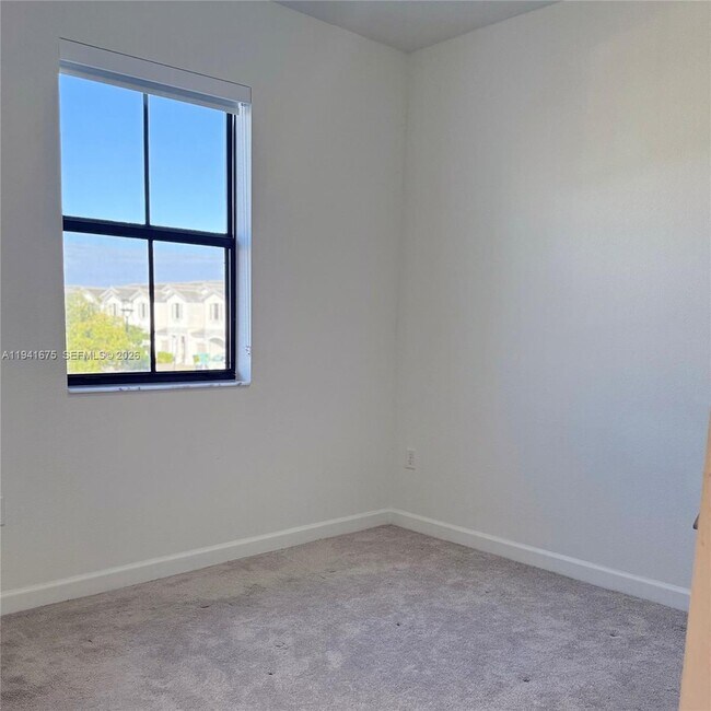 Building Photo - 13370 SW 287th Ter