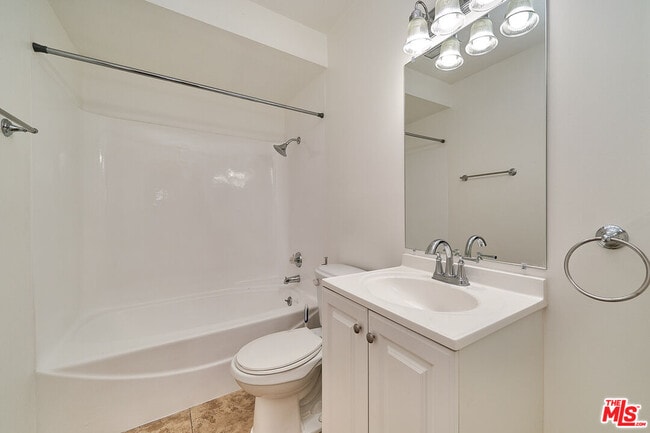 Building Photo - 320 S Ardmore Ave