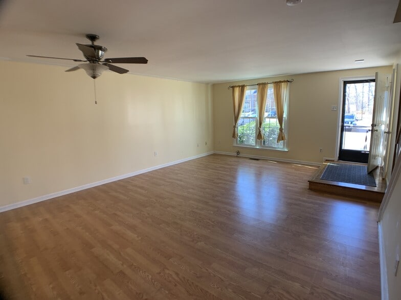 Building Photo - 14233 Oakpointe Dr