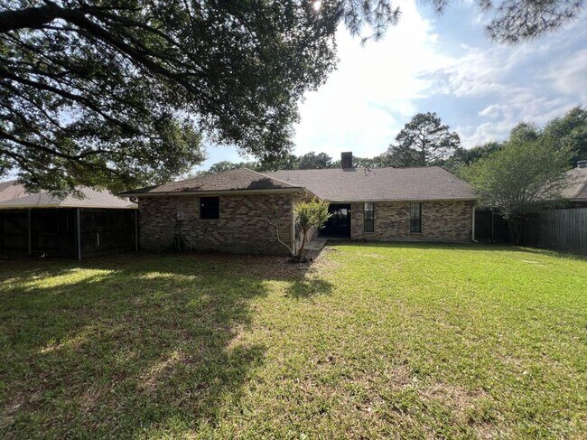 Building Photo - Spacious 4BR Brick Home with Office, Fireplace & Fenced Yard in Parkwood Terrace