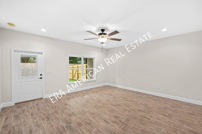 Building Photo - 727 Fairview Dr