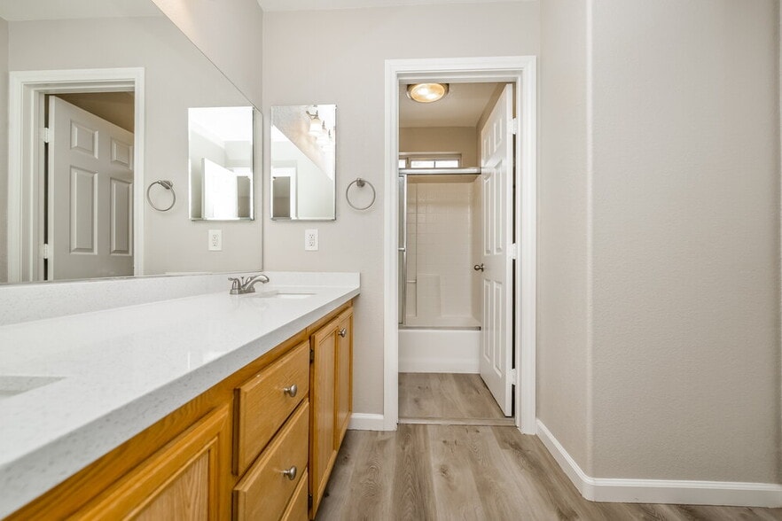 Building Photo - 5284 Vine Hill Ct