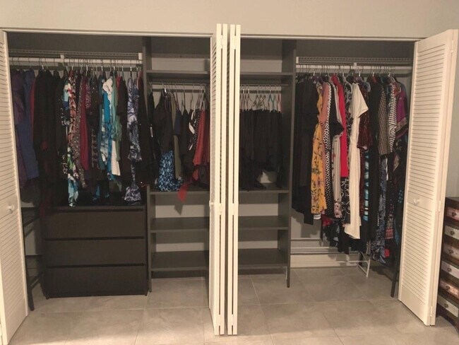 Building Photo - 4 Ventnor Dr