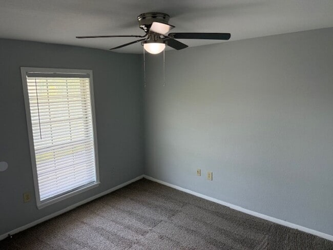 Building Photo - 2 BED 1.5 BATH CONDO COMING SOON!