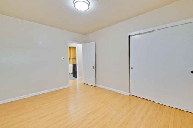 Building Photo - Bright, Clean and Cozy 2BR, 1BA Single Fam...