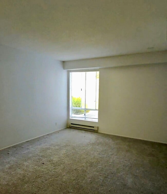 Building Photo - Watergate Garden Condo | 2 Bed, 2 Bath wit...