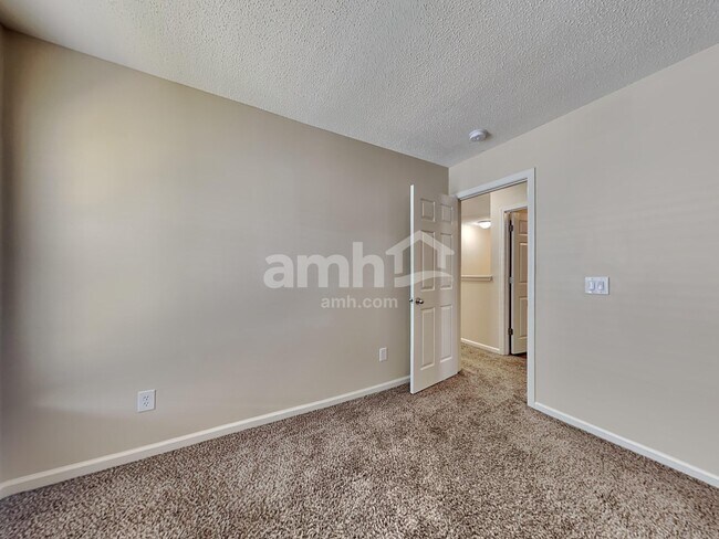 Building Photo - 1073 Briar Rose Ln