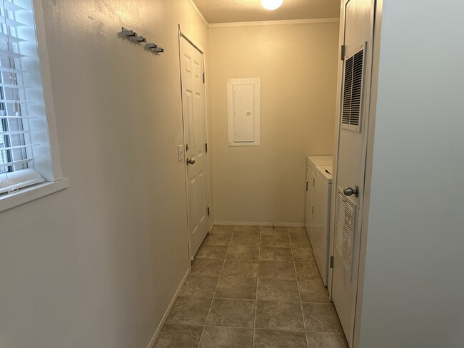 Building Photo - 2251 Wellington Green Dr