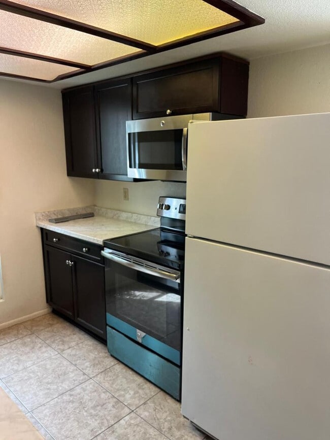 Building Photo - 3119 W Cochise Dr