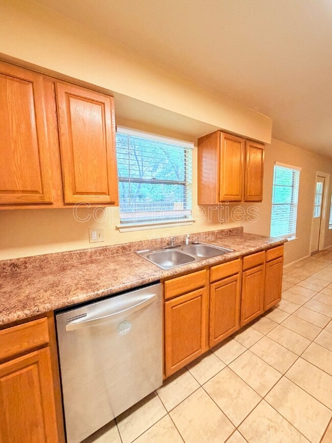 Building Photo - 9319 Cliff Point Dr
