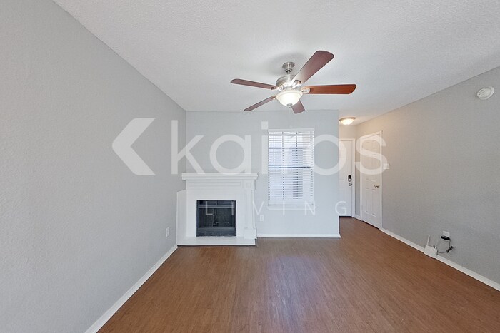 Building Photo - 832 Courtenay Pl