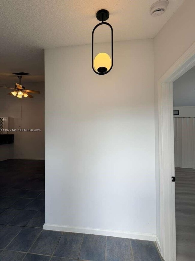 Building Photo - 1350 Periwinkle Pl