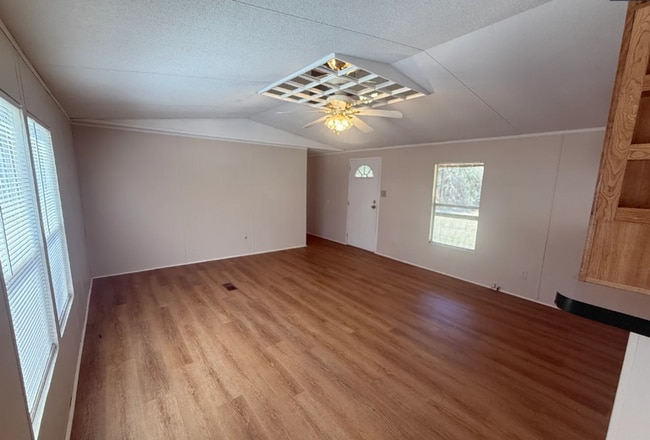Building Photo - Charming Country Living – 3BR, 2BA Home wi...