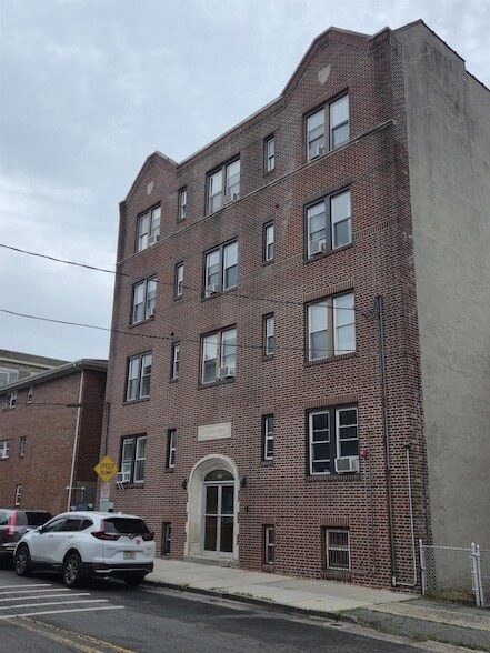 Building Photo - 289 Day Ave