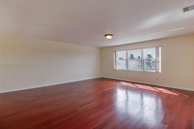 Building Photo - 2231 SW 164th Ave