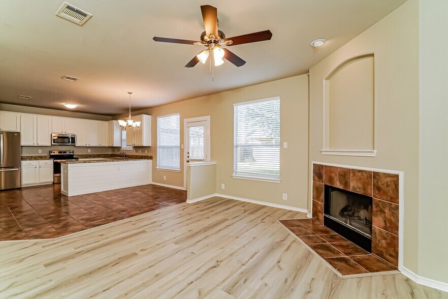 Building Photo - 552 Foxford Run Dr