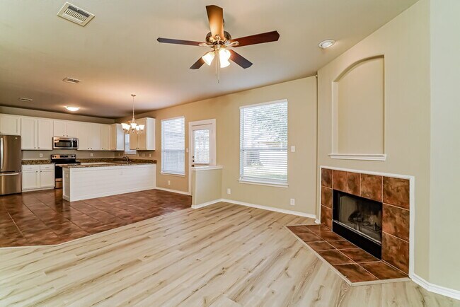 Building Photo - 552 Foxford Run Dr