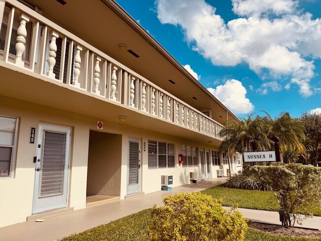 Building Photo - 159 Sussex H