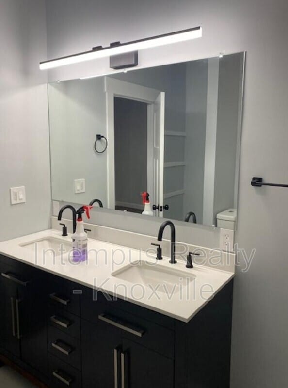 Building Photo - 2308 E 5th Ave