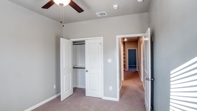 Building Photo - 4089 Cross Park Dr