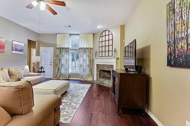 Building Photo - 6 N Queenscliff Cir