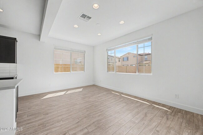 Building Photo - 21505 E Sparrow Dr