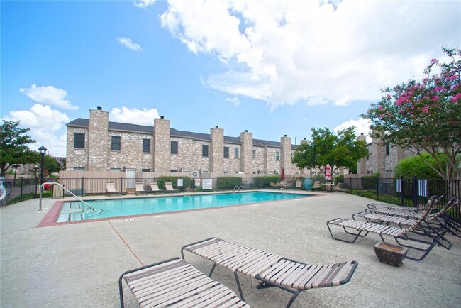 Building Photo - 8101 El Mundo St