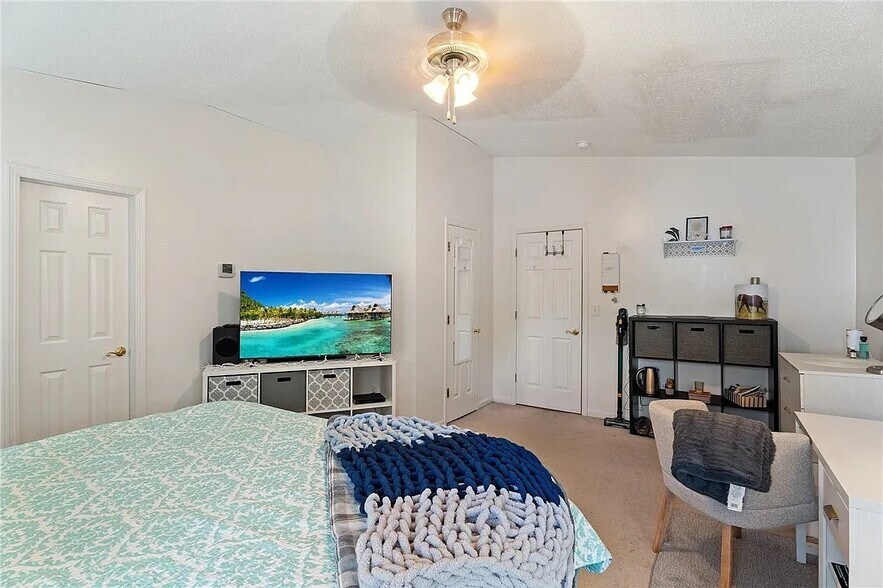 Building Photo - 104 Briarwood Dr