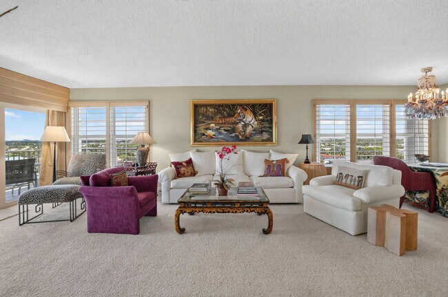 Building Photo - 1021 Hillsboro Mile