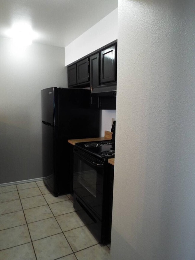 Building Photo - 1688 W Village Way