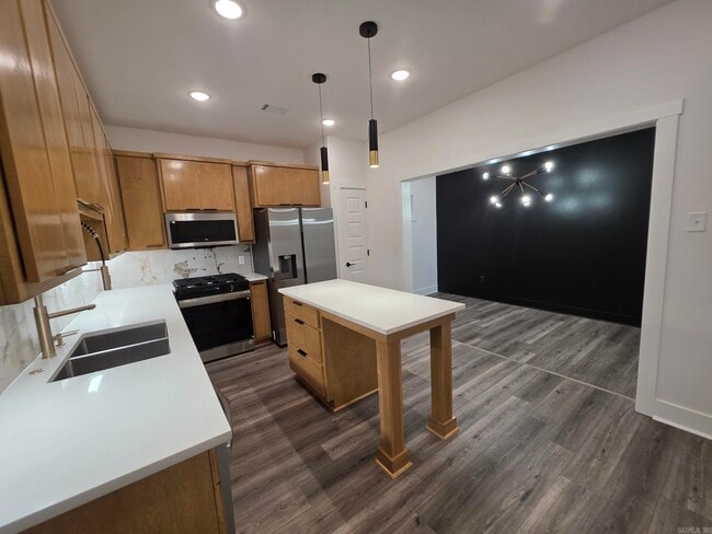 Building Photo - 1814 E 4th St