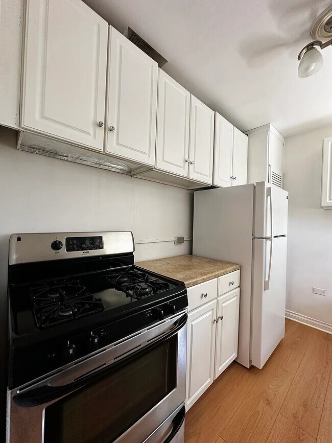 Building Photo - 507 E Maple St