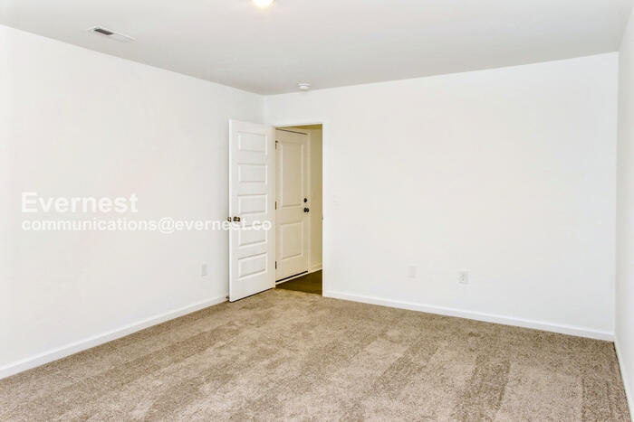 Building Photo - 118 Labrador Ln