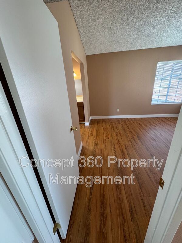 Building Photo - 770 W Almond St