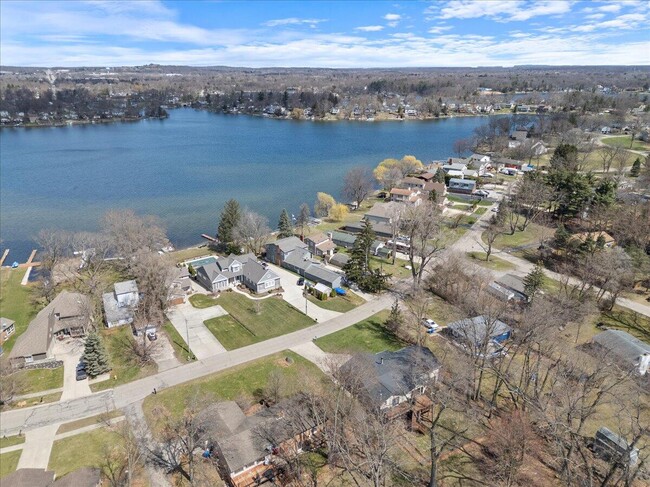 Building Photo - 4500 Island Park Dr
