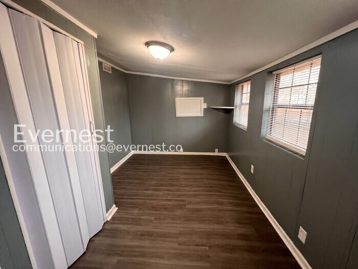 Building Photo - 5801 W 59th St